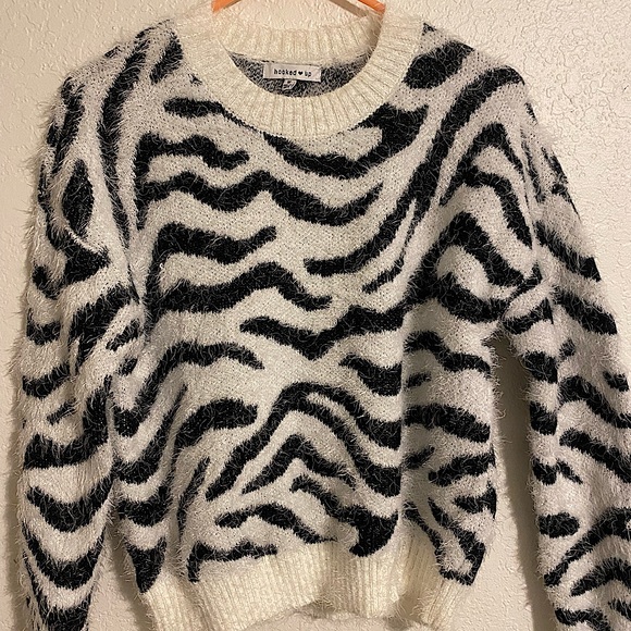 Black and white zebra sweater - Picture 1 of 4
